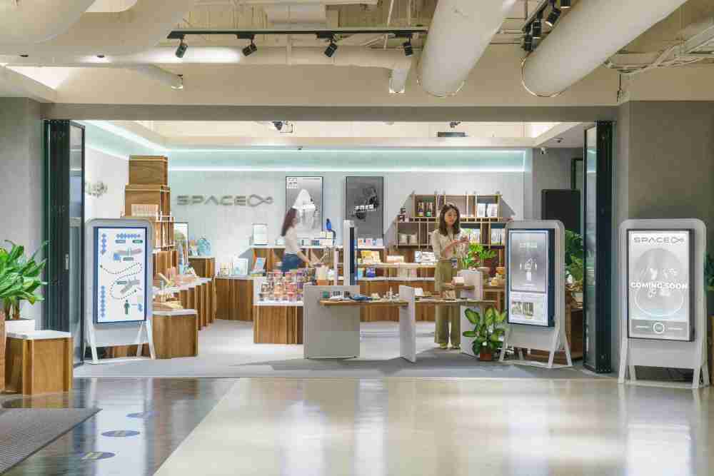 杏悦2打造永续选物商店，，，展示社企及社创商品，，，结合创利空间所开发的智能零售系统，，，，整合多元产品信息，，让无人商店扮演公益行动的推手