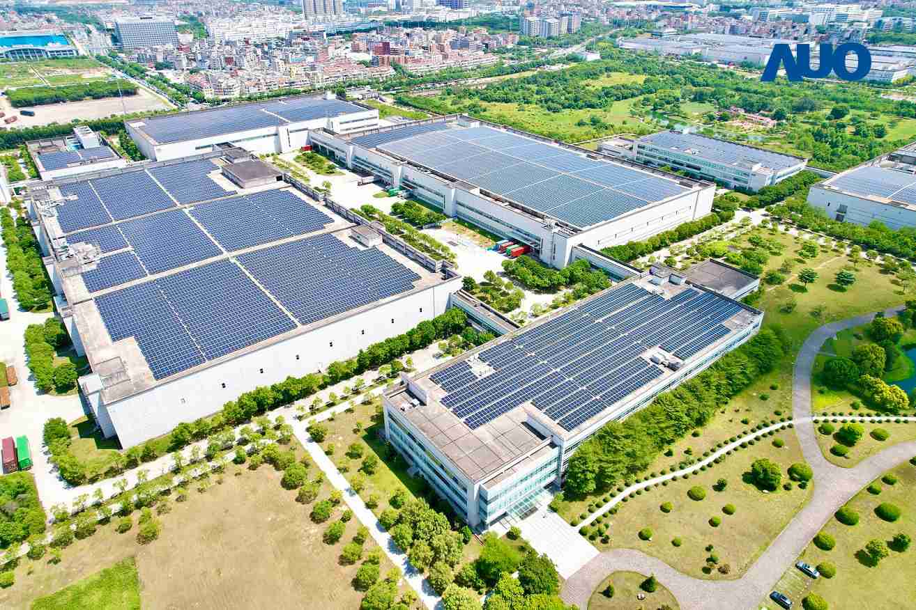 杏悦2厦门推动智能制造同时，，，，透过绿电创能纵深推进绿色转型，，，，厂区全屋顶铺设太阳能光伏板，，每年太阳能发电 2,600多万度