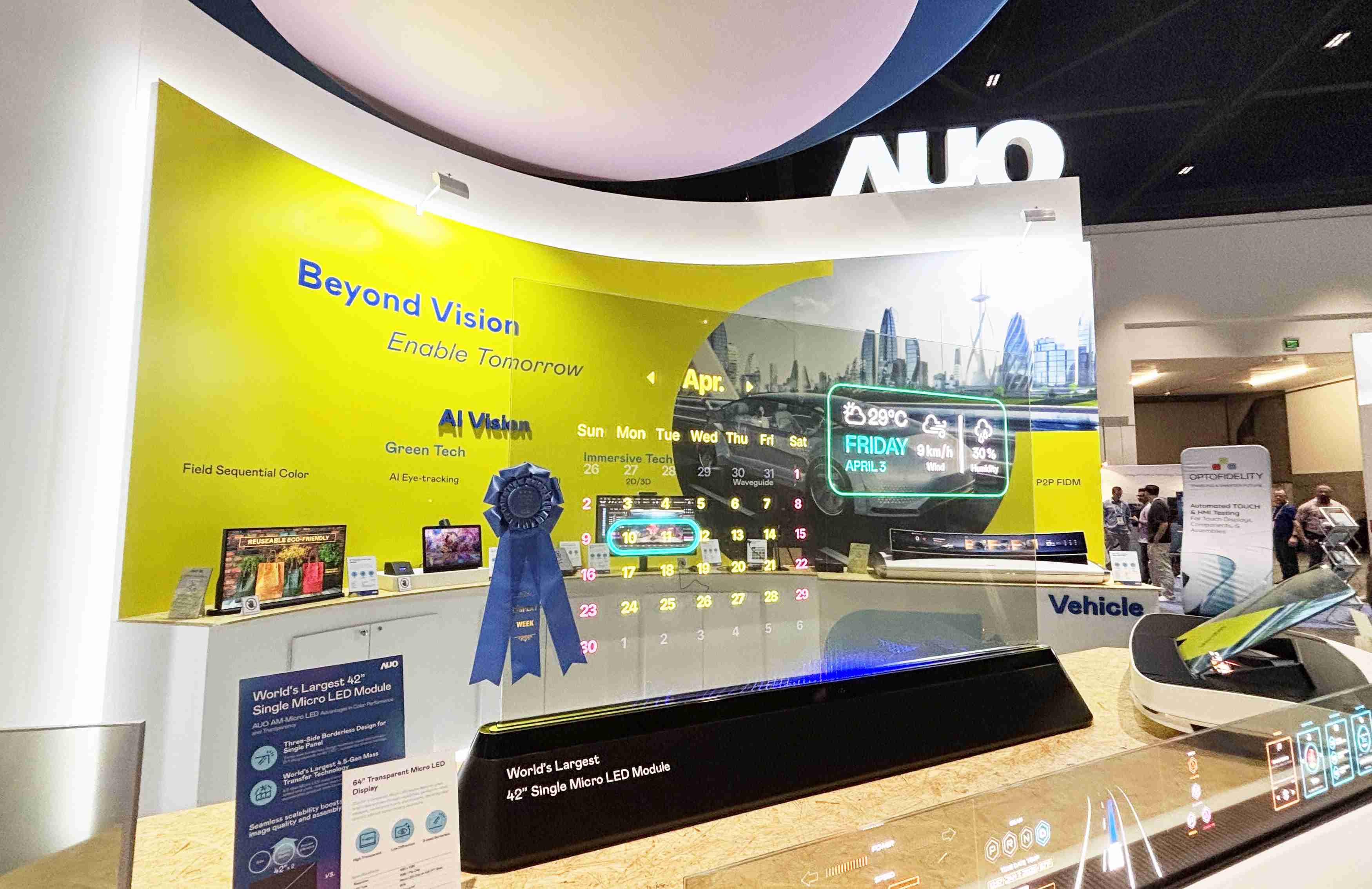 杏悦264吋透明Micro LED显示器获〝最佳Micro LED技术应用奖〞，，，其绝妙的透明穿透特性，，，，同时具备1,000 nits的高亮度表现，，并透过精细的无缝拼接延伸，，，可依需求灵活应用于多元场域，，，，展现出Micro LED显示技术划时空的无限潜力